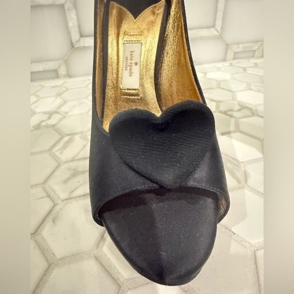 Kate Spade Collana Black Satin Peep-Toe Heels with heart detail. Size 9.5 B - Picture 9 of 12